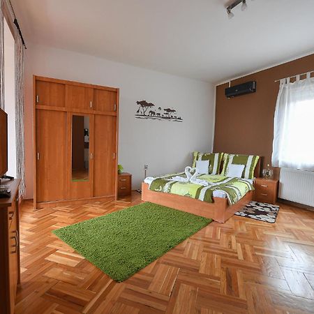 Kokusz Apartmanok Έγκερ Δωμάτιο φωτογραφία