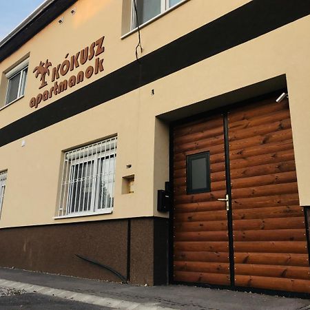 Kokusz Apartmanok Έγκερ Εξωτερικό φωτογραφία