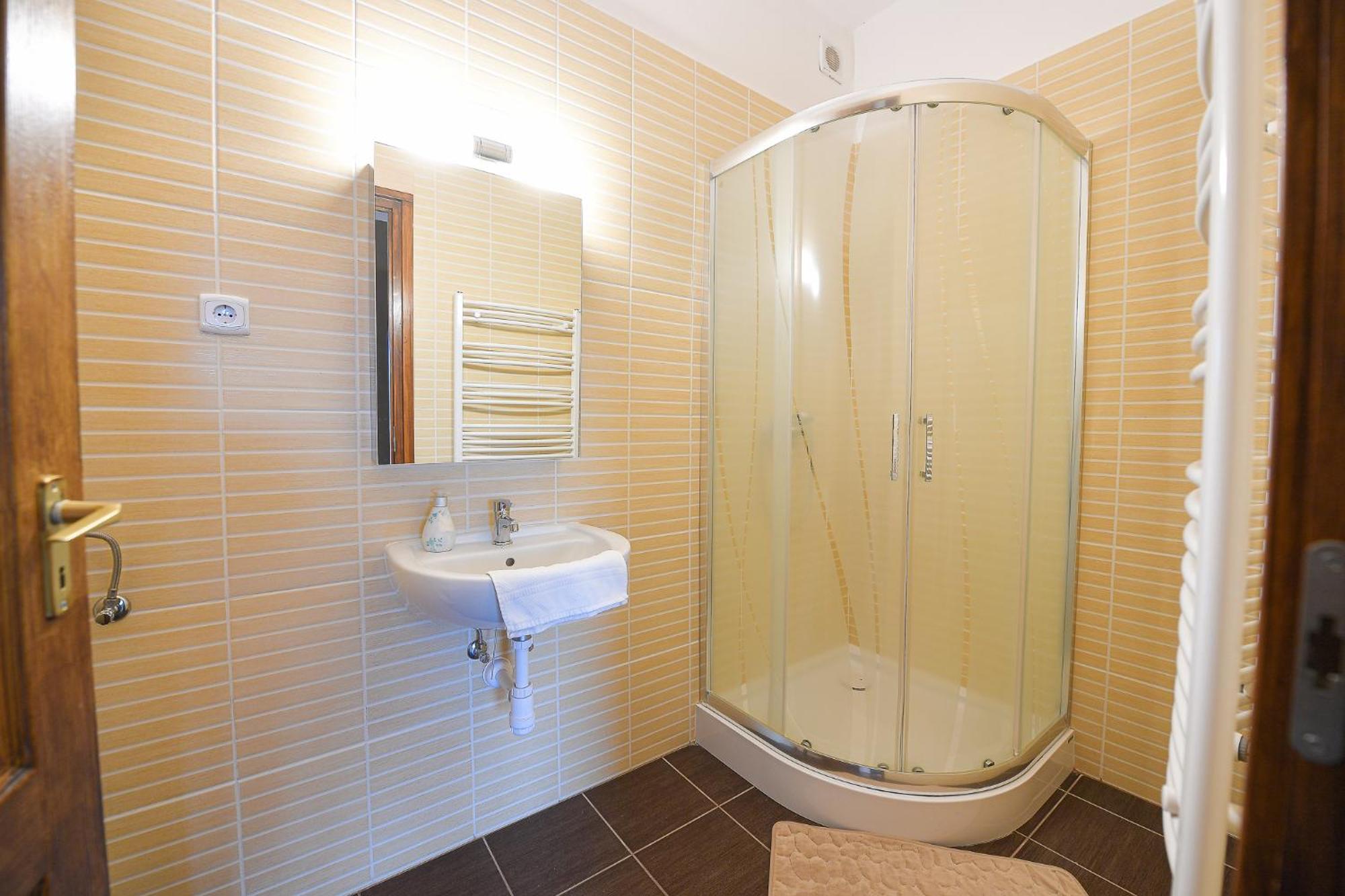 Kokusz Apartmanok Έγκερ Δωμάτιο φωτογραφία