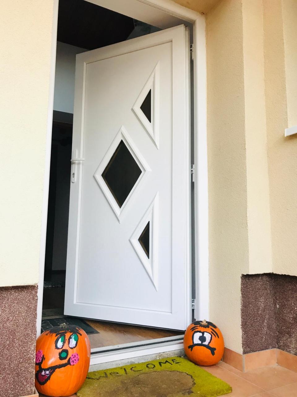 Kokusz Apartmanok Έγκερ Εξωτερικό φωτογραφία
