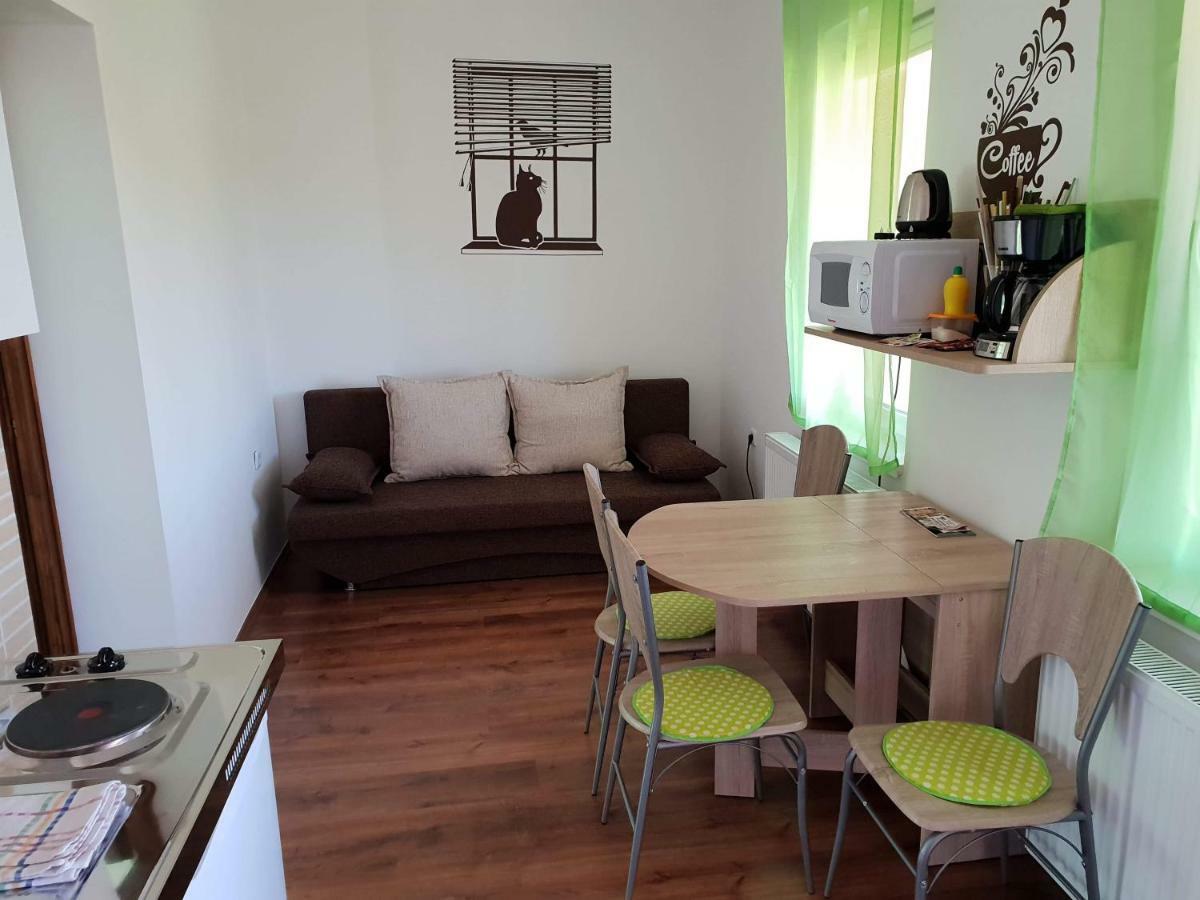Kokusz Apartmanok Έγκερ Εξωτερικό φωτογραφία